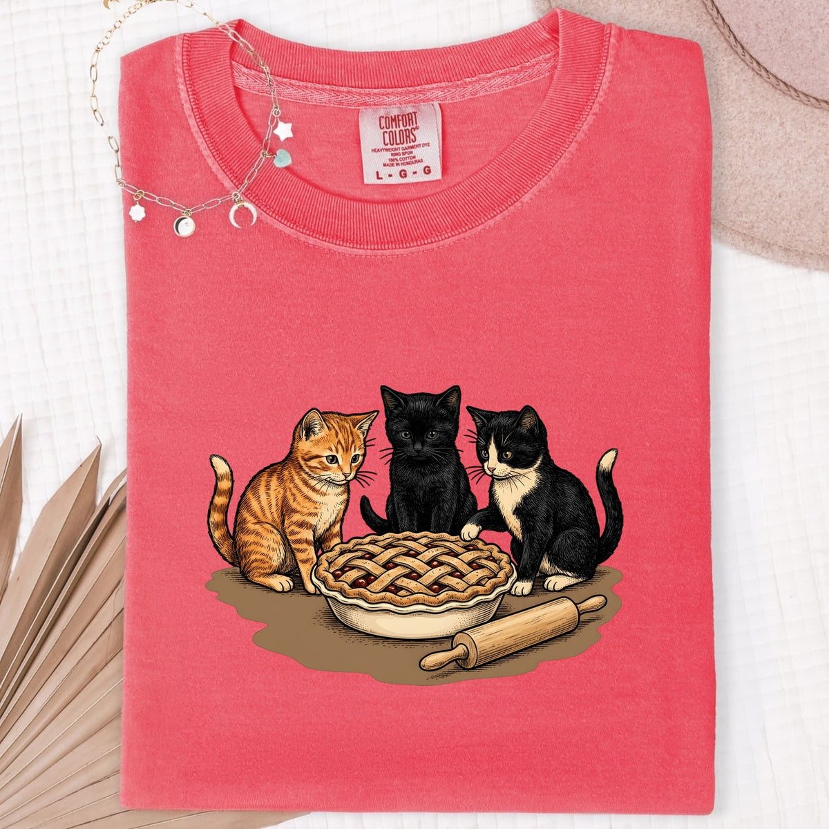 Baking Cat Shirt – Funny Cat Lover Tee – Cat Mom Gift – Cats and Pie Graphic Tee – Cute Baker Gift