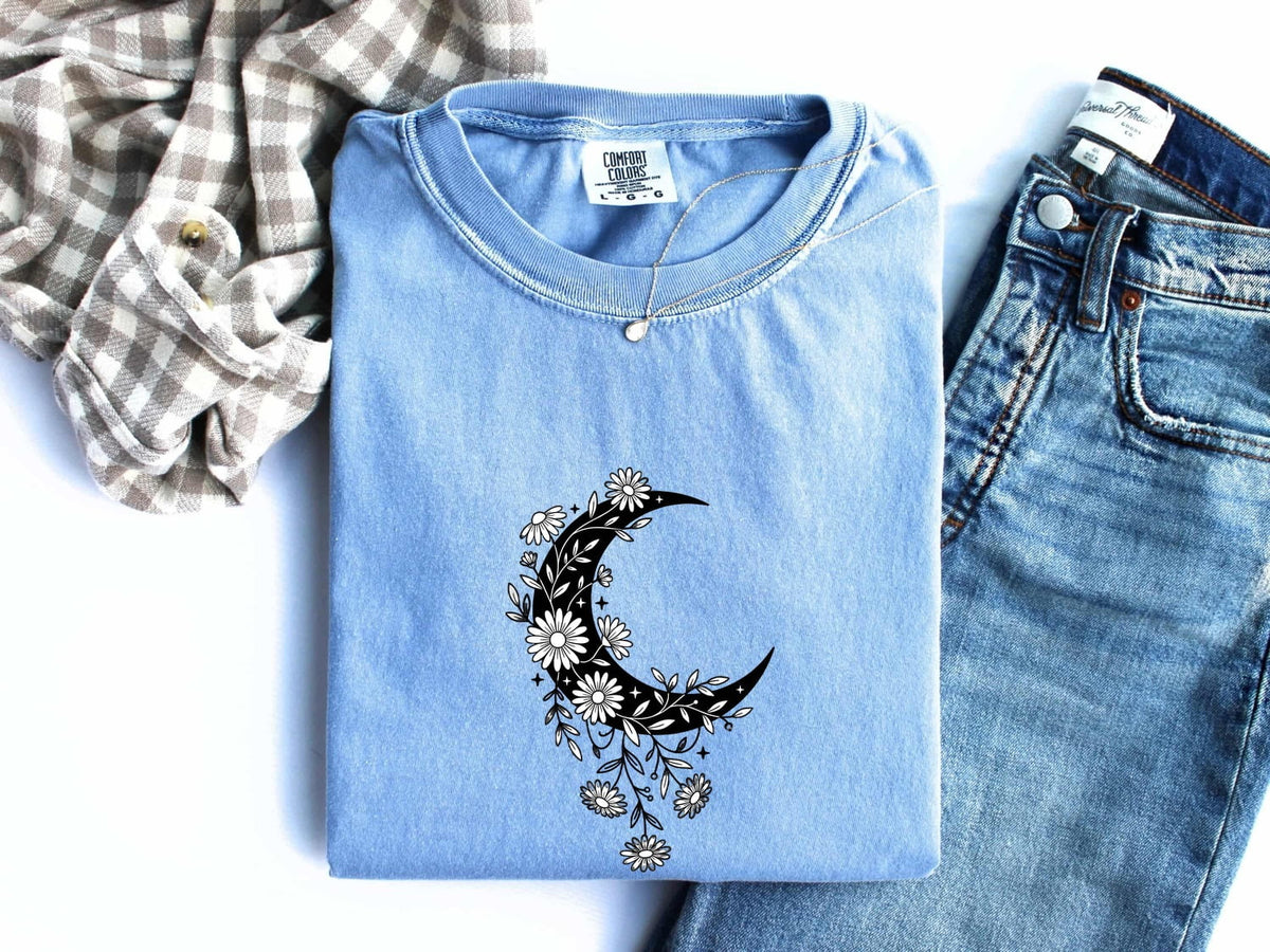 Floral Moon Tee – Crescent Moon & Daisy Graphic Tee – Boho Nature Shirt – Cottagecore Gift