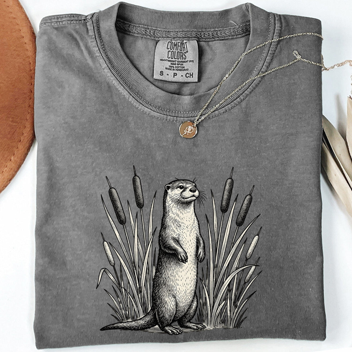 Otter Shirt, Vintage Wildlife Tee, Nature Lover Gift