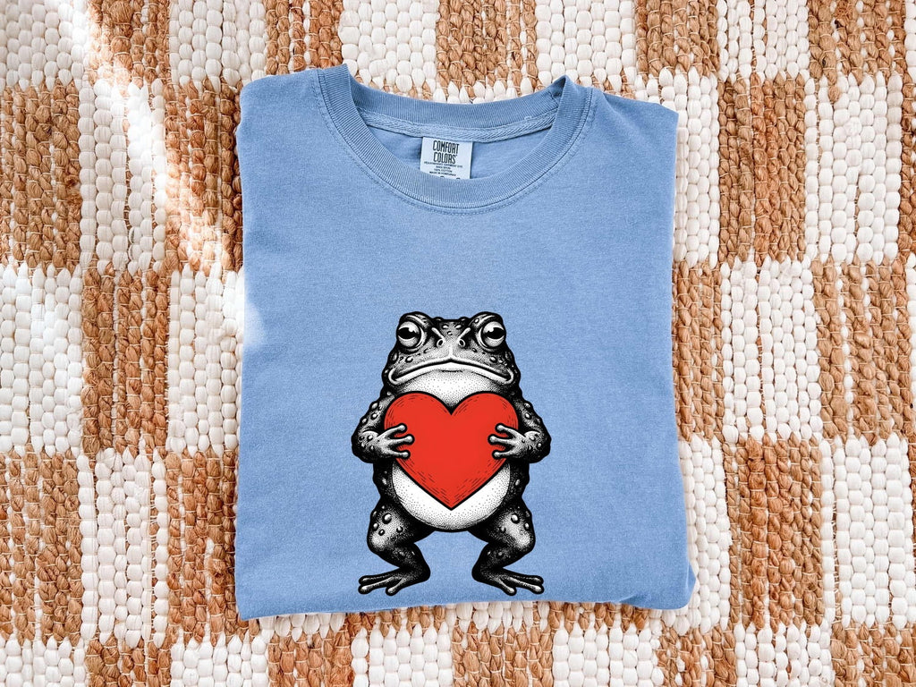 Frog Love Shirt – Cute Frog Holding Heart Graphic Tee