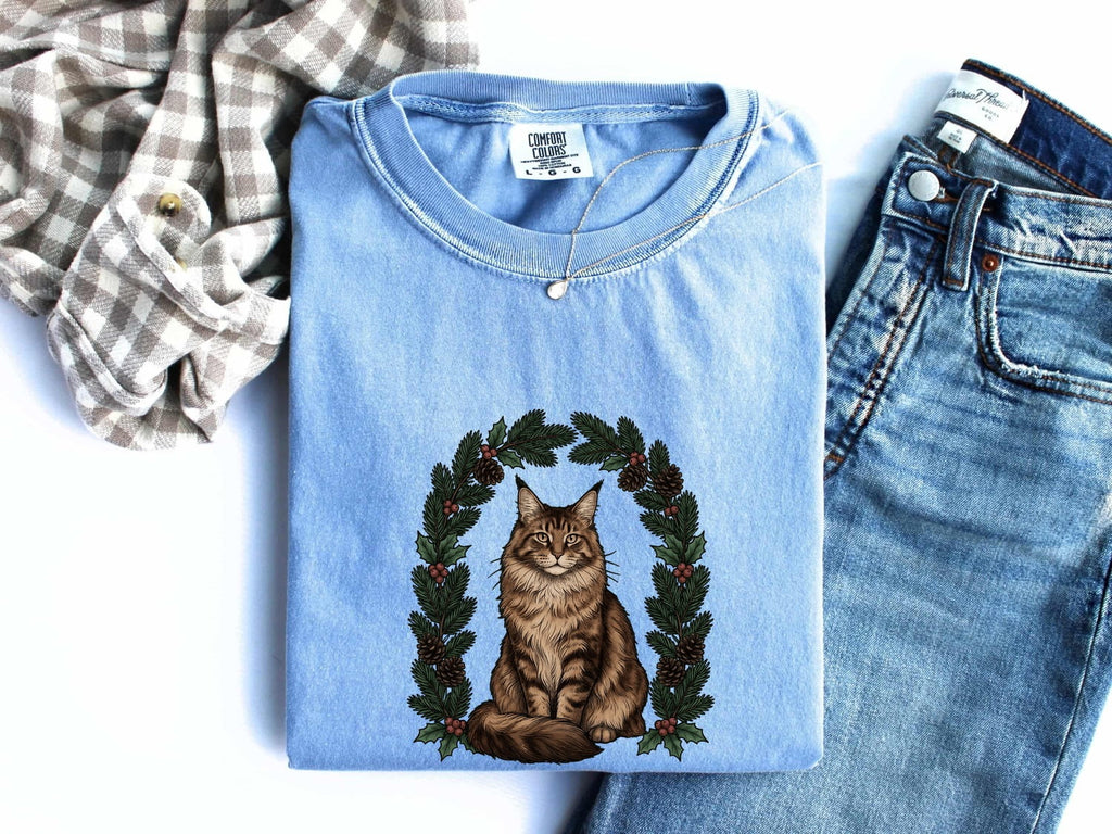 Maine Coon Christmas Shirt – Vintage Botanical Holiday Cat Tee