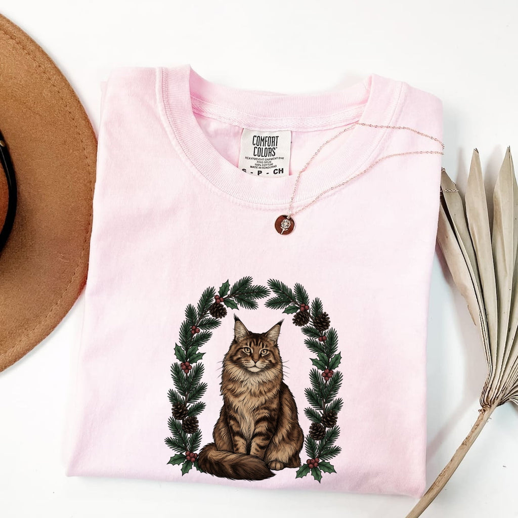 Maine Coon Christmas Shirt – Vintage Botanical Holiday Cat Tee