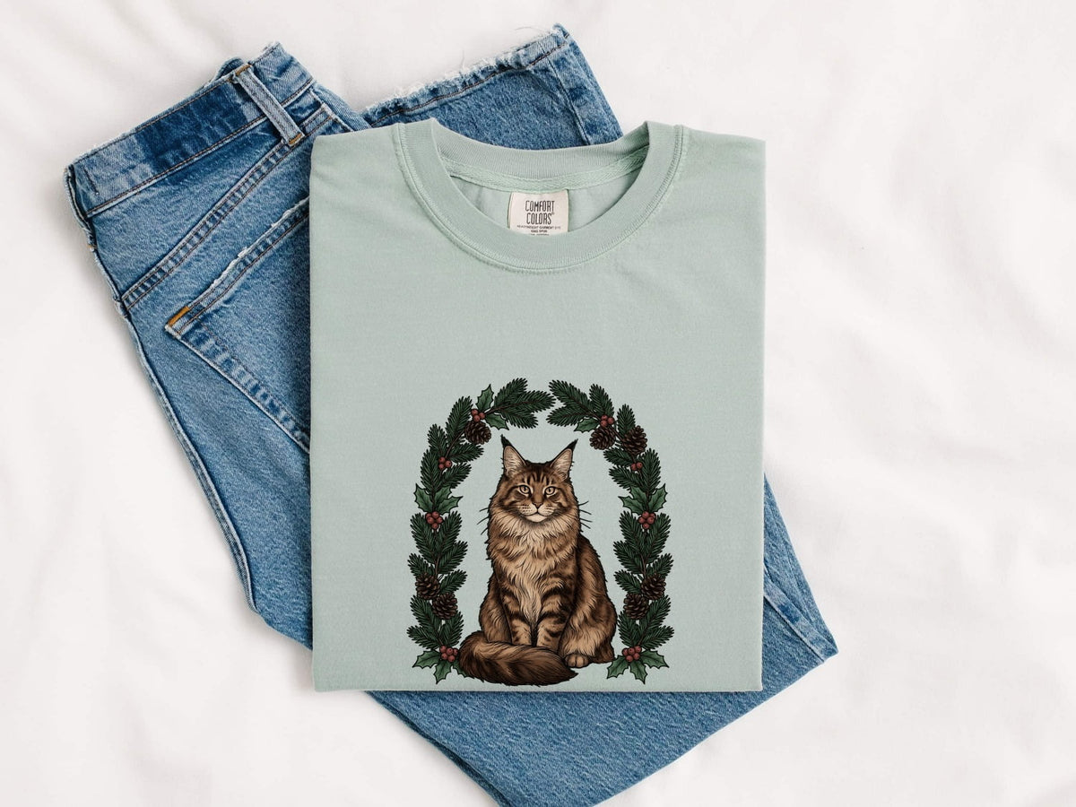 Maine Coon Christmas Shirt – Vintage Botanical Holiday Cat Tee